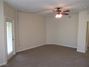 830 Carnegie St in Henderson, NV - Foto de edificio - Building Photo