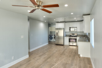 4286 S Hobart Blvd in Los Angeles, CA - Foto de edificio - Building Photo