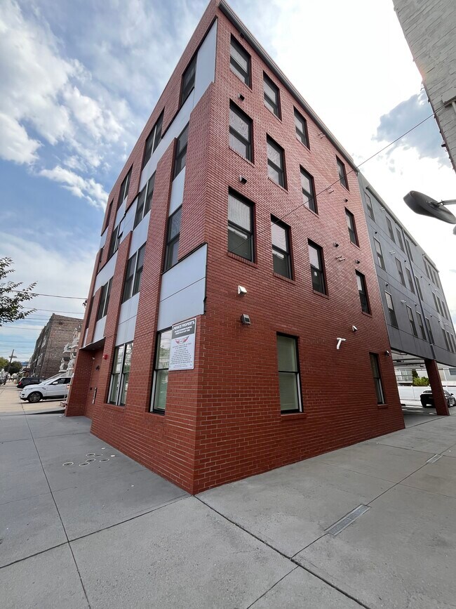 373 Danforth Ave, Unit 405 in Jersey City, NJ - Building Photo - Building Photo
