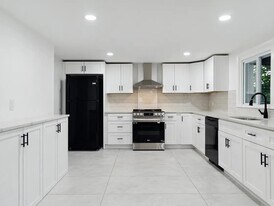 79 NJ-5 in Edgewater, NJ - Building Photo