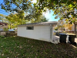 410 N 68th St in Wauwatosa, WI - Foto de edificio - Building Photo