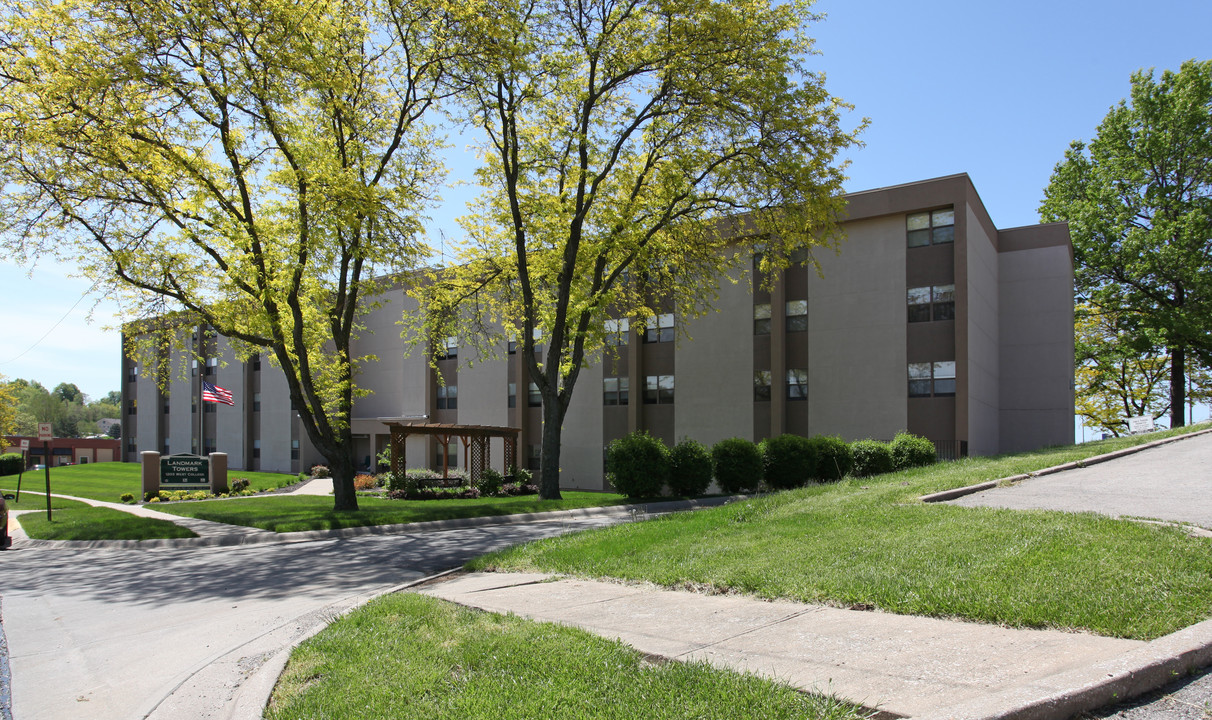 Landmark Towers in Liberty, MO - Building Photo