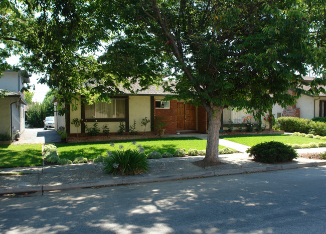 526 Doyle in San Jose, CA - Foto de edificio - Building Photo