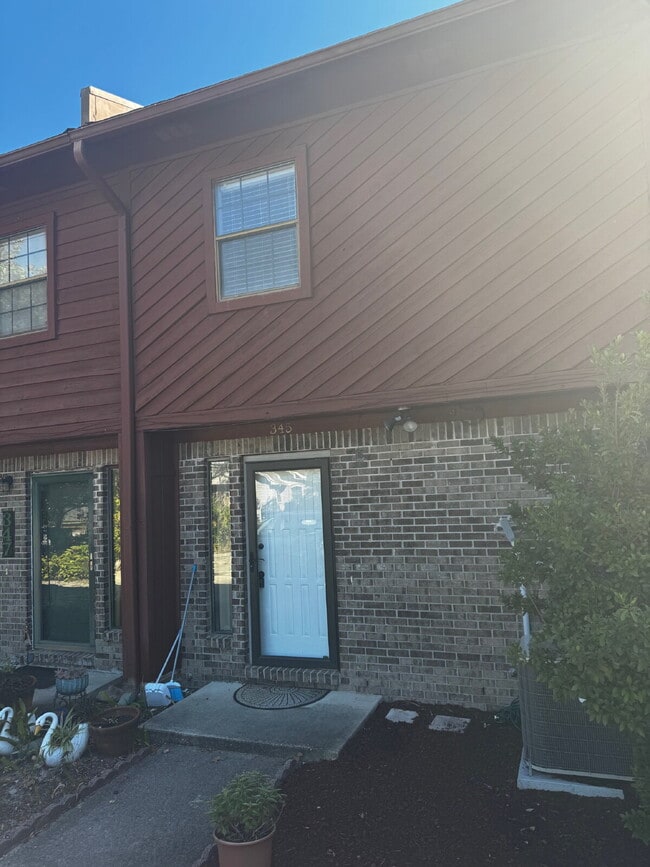 345 Woodham Ct