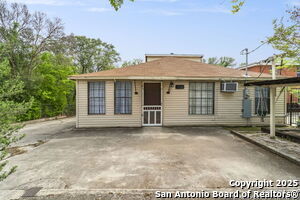 1646 Rigsby Ave in San Antonio, TX - Building Photo