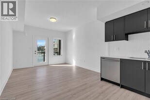 940 St David St N in Fergus, ON - Building Photo