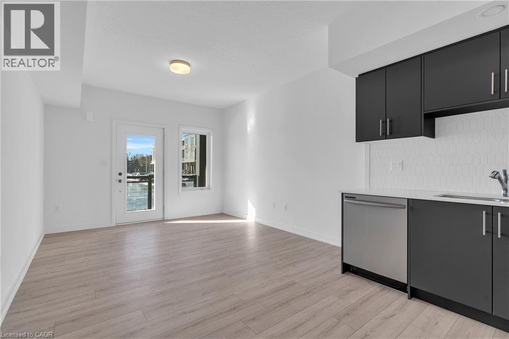 940 St David St N in Fergus, ON - Building Photo