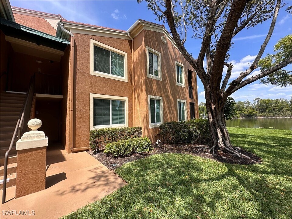 1130 Reserve Way in Naples, FL - Building Photo