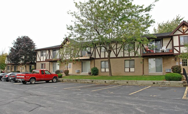 4820-4828 Indian Hills Dr in Racine, WI - Building Photo - Building Photo