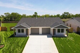 524-526 W 50th Ct S in Wichita, KS - Building Photo - Building Photo