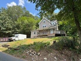 84 Yale St in Waterbury, CT - Building Photo