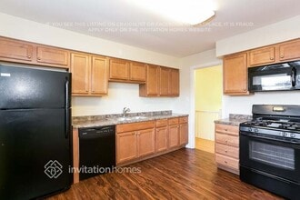 825 W Manor Ct in Glenwood, IL - Building Photo - Building Photo