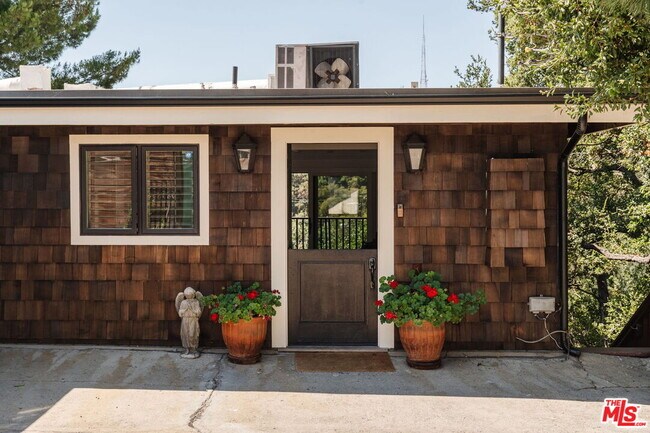 2344 Sunset Heights Dr in Los Angeles, CA - Building Photo - Building Photo