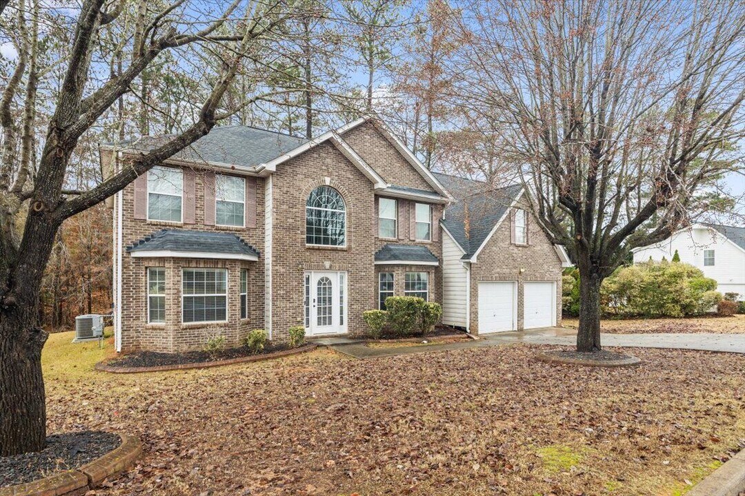 6876 Foxfire Pl in College Park, GA - Building Photo