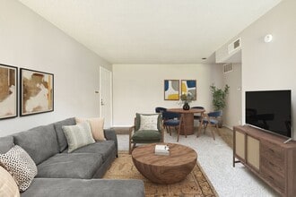 The Hamptons in Dallas, TX - Building Photo - Building Photo