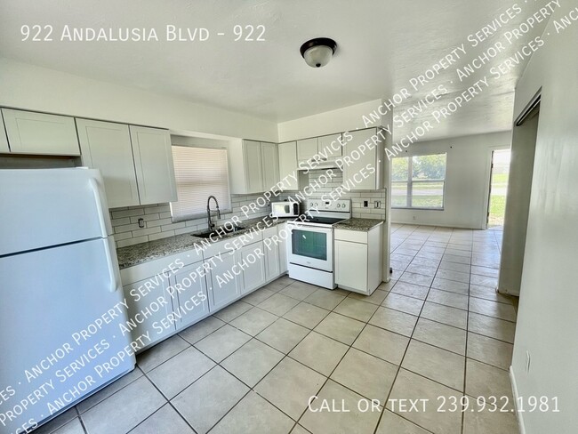 922 Andalusia Blvd in Cape Coral, FL - Building Photo - Building Photo