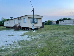 40 County Rd 3557 in Cleveland, TX - Building Photo - Building Photo