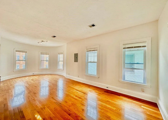 98 Harrishof St in Boston, MA - Building Photo - Building Photo