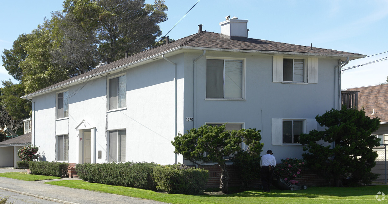 1572 Buena Vista Ave in Alameda, CA - Building Photo