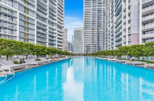 475 Brickell Ave in Miami, FL - Building Photo