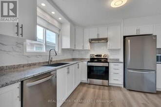 2659 Conn St in Ottawa, ON - Building Photo - Building Photo