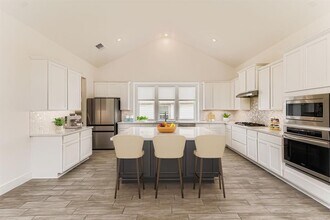 8711 Bestride Bend in Austin, TX - Building Photo - Building Photo