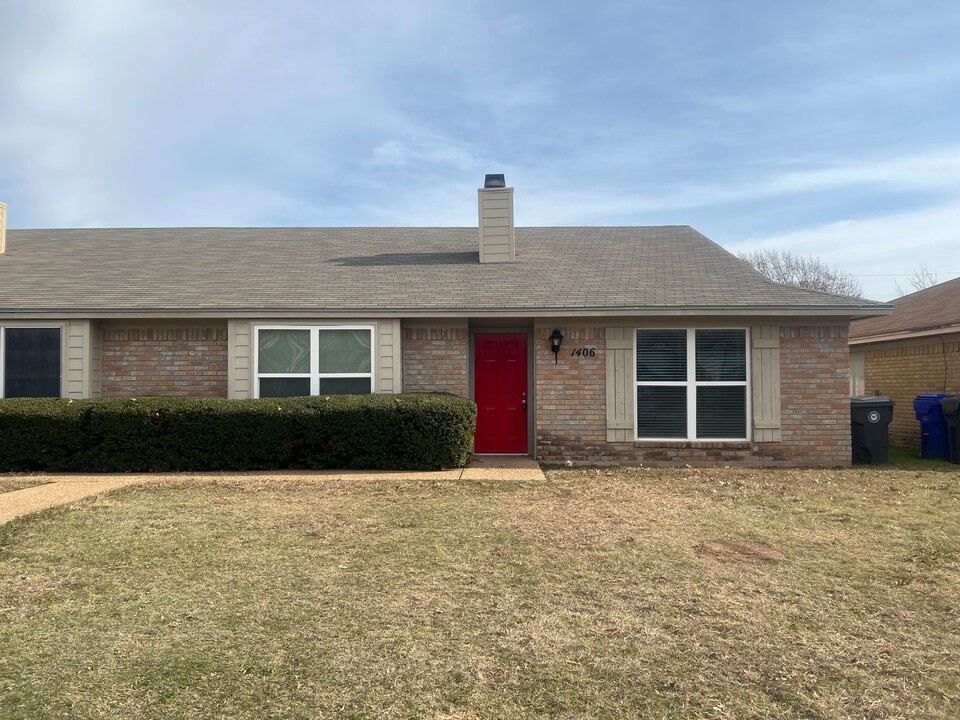 1406 Chapel Downs in Waco, TX - Building Photo