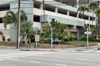 Sovereign Condominiums in Honolulu, HI - Foto de edificio - Building Photo
