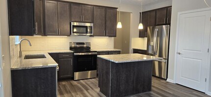 3374 Buckeye Trl in Uniontown, OH - Building Photo - Building Photo