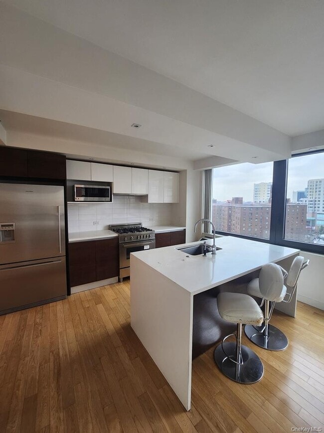 39-16 Prince St in Queens, NY - Foto de edificio - Building Photo