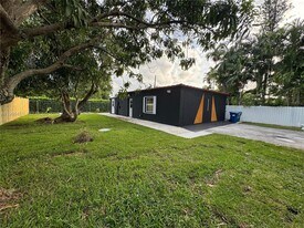 14240 S Biscayne River Dr in Miami, FL - Building Photo