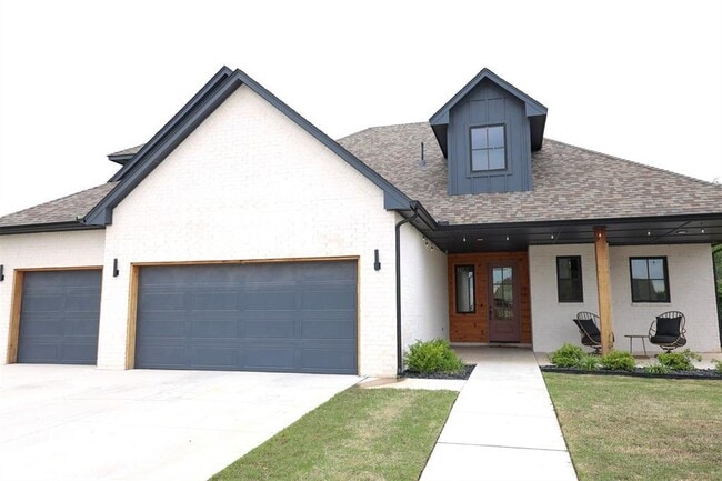 2117 Aminas Wy in Yukon, OK - Building Photo - Building Photo