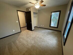 416 N Broad St, Unit upper in Mankato, MN - Foto de edificio - Building Photo