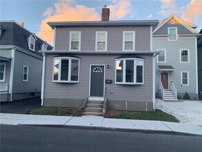40 E Bowery St in Newport, RI - Building Photo - Building Photo