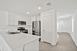 2413 Legends Crk in Canyon Lake, TX - Building Photo - Building Photo