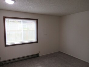 1569 Commercial St SE in Salem, OR - Building Photo - Building Photo