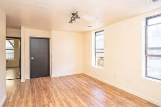 182 Ferry St in Newark, NJ - Building Photo - Interior Photo