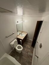 123 2nd Ave, Unit 1 in Plainwell, MI - Foto de edificio - Building Photo