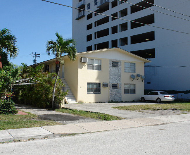 43 Glen Royal Pky in Miami, FL - Foto de edificio - Building Photo