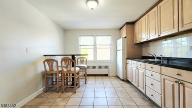 409 Market St in Elmwood Park, NJ - Building Photo - Building Photo