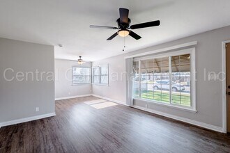 200 Wetherley Dr in Bakersfield, CA - Building Photo - Building Photo