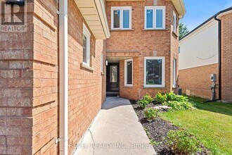 1005 Sandcliff Dr in Oshawa, ON - Building Photo - Building Photo