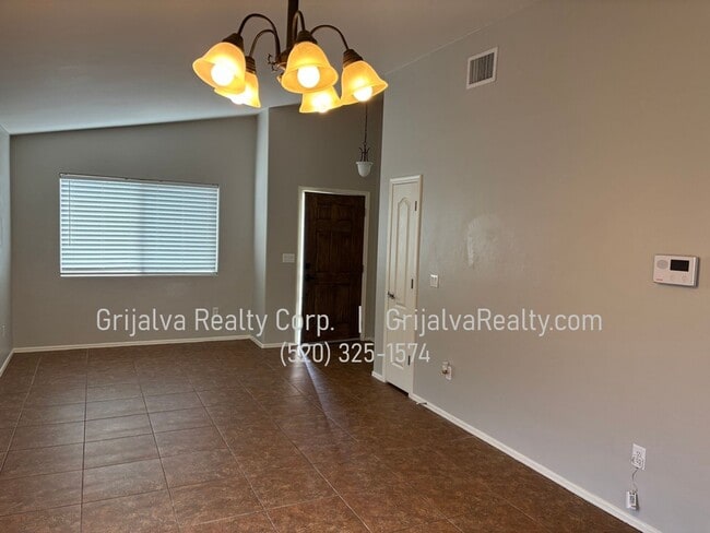 7359 E Weeping Willow Dr in Tucson, AZ - Building Photo - Building Photo