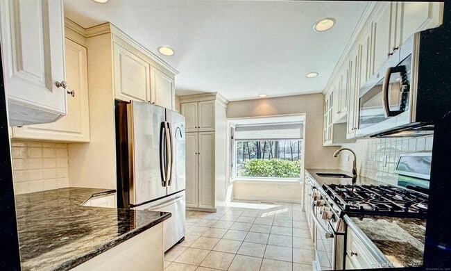 136 Tunxis Village in Farmington, CT - Building Photo - Building Photo