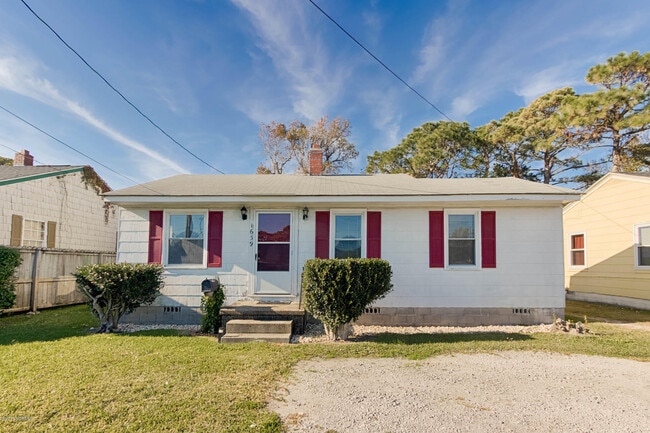 property at 1639 Live Oak St