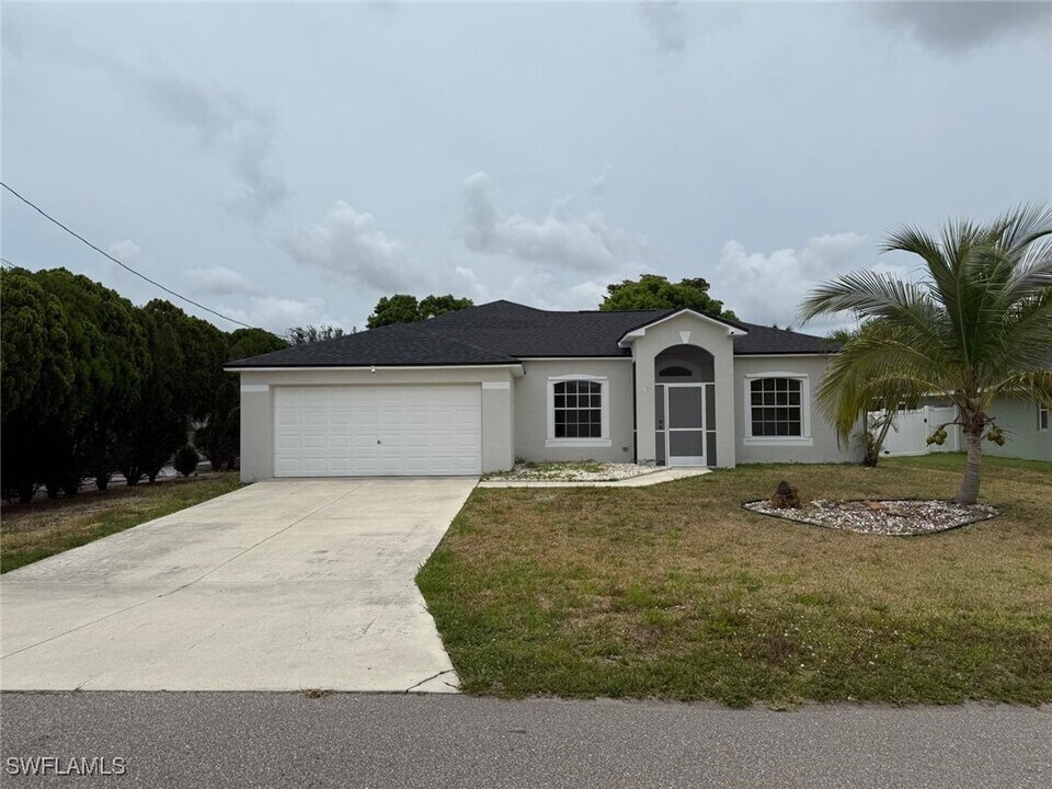 1010 SE 5th Ave in Cape Coral, FL - Building Photo