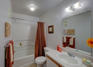 Featherstone Apartments at Kiln Creek in Newport News, VA - Building Photo - Building Photo