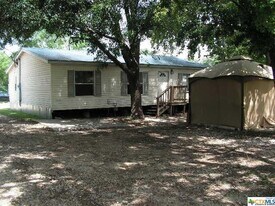 106 GBRV Lp in Canyon Lake, TX - Building Photo
