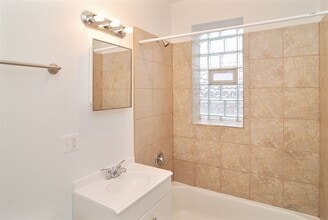 3501 W Adams St Chicago, IL 60624 in Chicago, IL - Building Photo - Building Photo