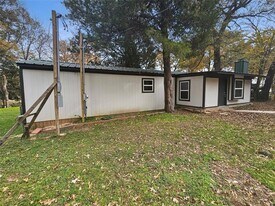 106 Silveroaks St in Gun Barrel City, TX - Building Photo